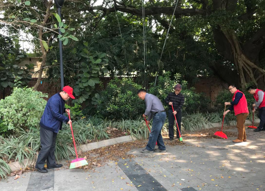 万丰地产开展学雷锋活动