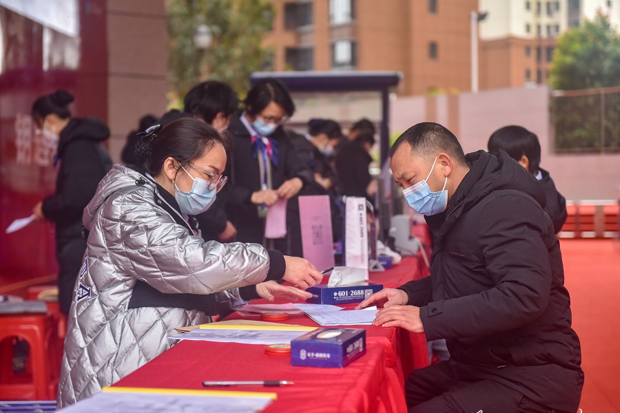 万丰地产公司“万丰•新新传奇”项目二期如期交付使用